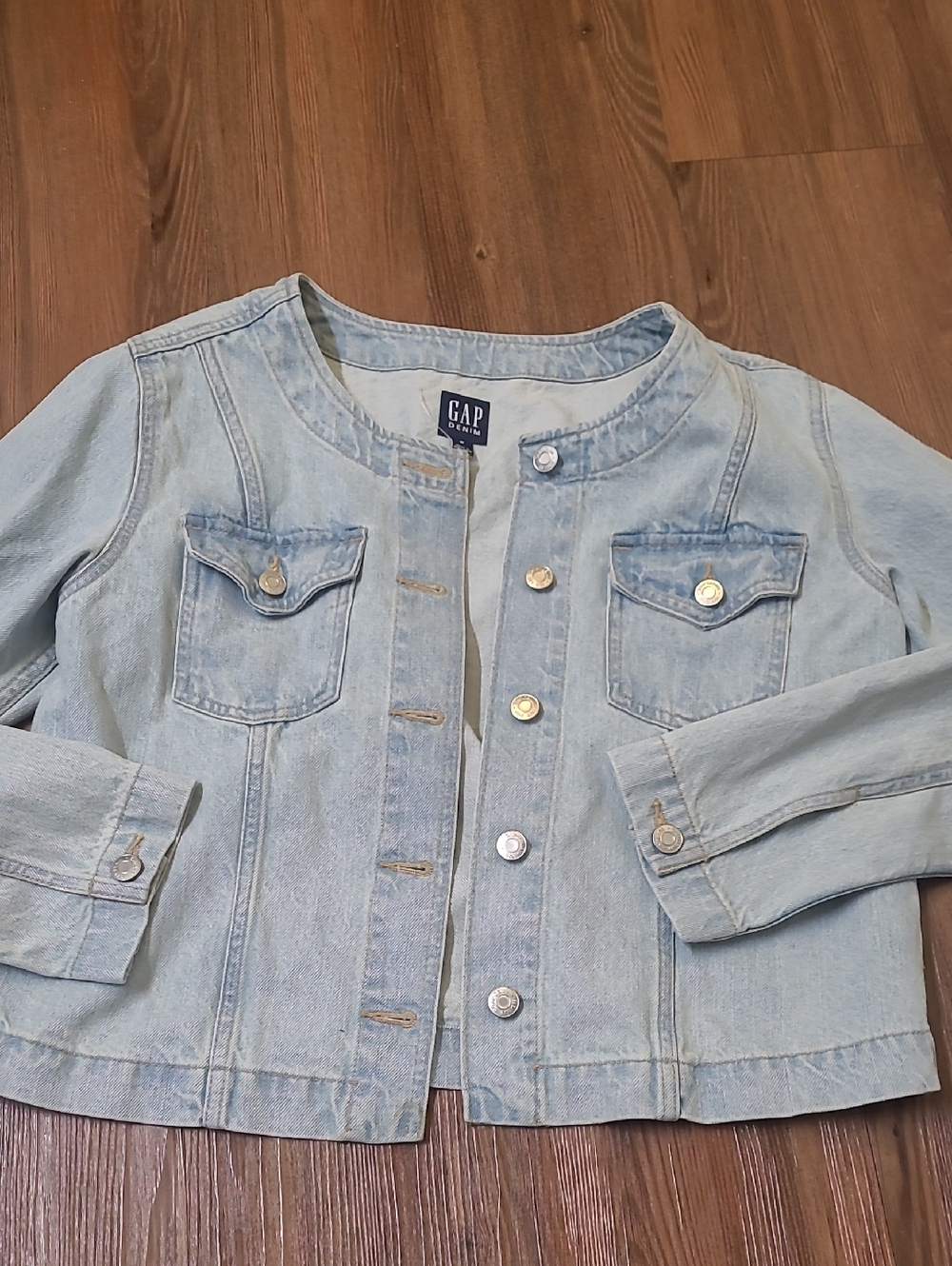 GAP Light Wash Denim Jean‎ Jacket in Pale Blue